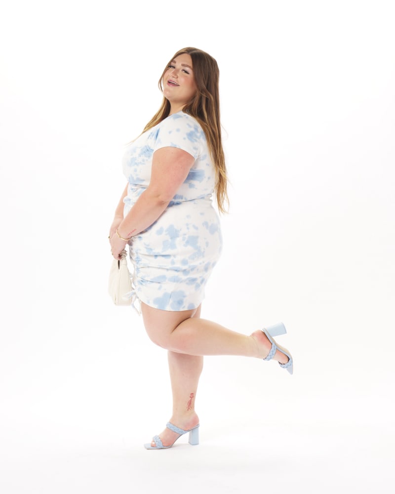 Side of a model wearing a size 1X Pamela Dress in Sky Blue in White by What Lo Wants. | dia_product_style_image_id:238004